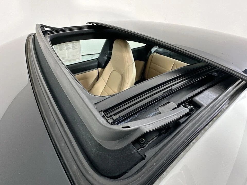 2024 Porsche 992 Carrera 4S - Image 14 of 31