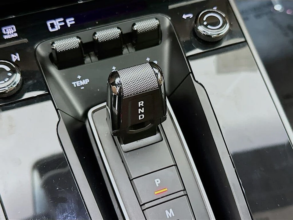 2024 Porsche 992 Carrera 4S - Image 19 of 31