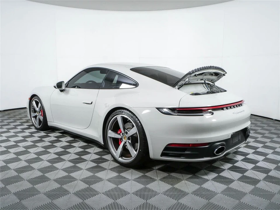 2024 Porsche 992 Carrera 4S - Image 29 of 31