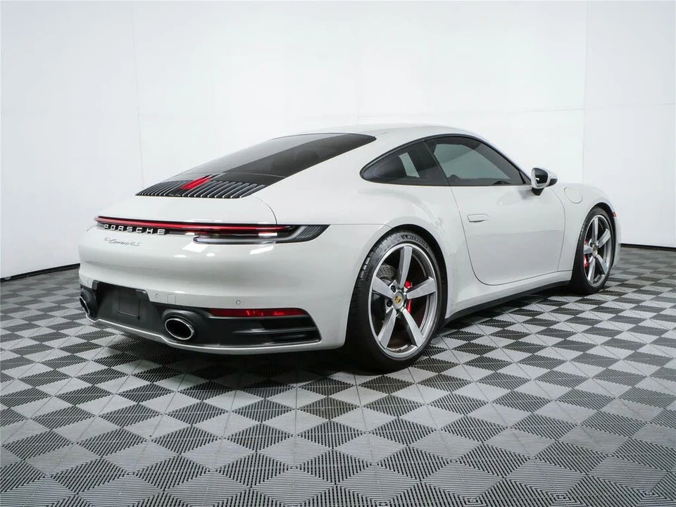 2024 Porsche 992 Carrera 4S - Image 27 of 31