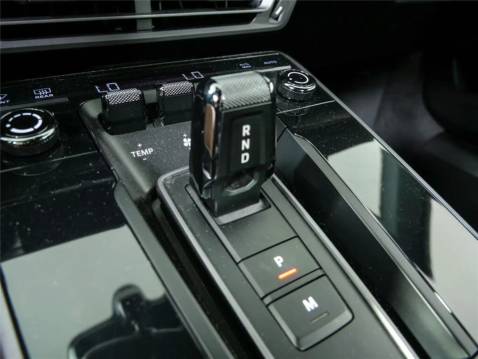 2024 Porsche 992 Carrera 4S - Image 18 of 31