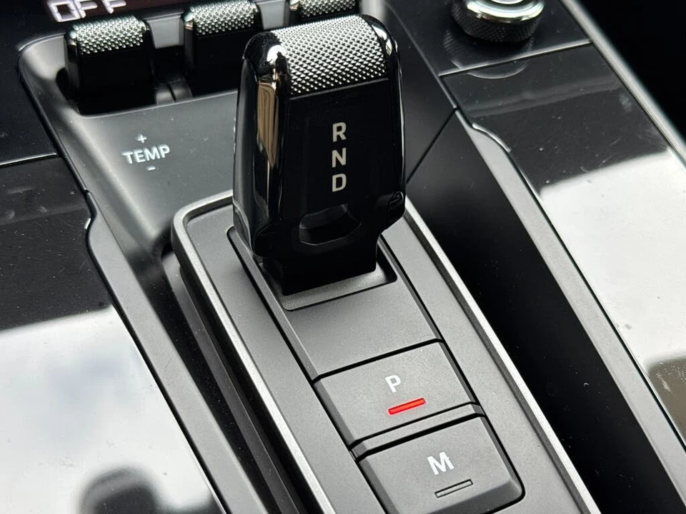 2024 Porsche 992 Carrera 4S - Image 24 of 31