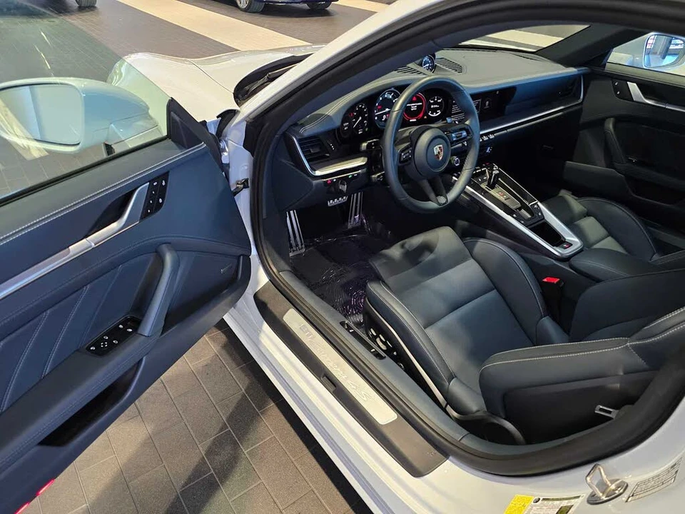 2024 Porsche 992 Carrera 4S - Image 17 of 31