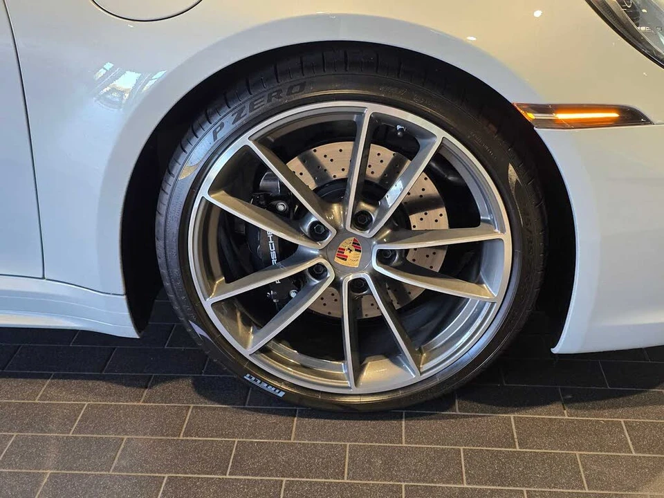 2024 Porsche 992 Carrera 4S - Image 11 of 31