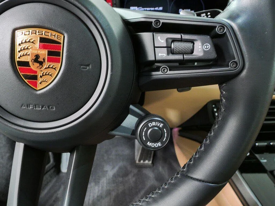 2024 Porsche 992 Carrera 4S - Image 11 of 31
