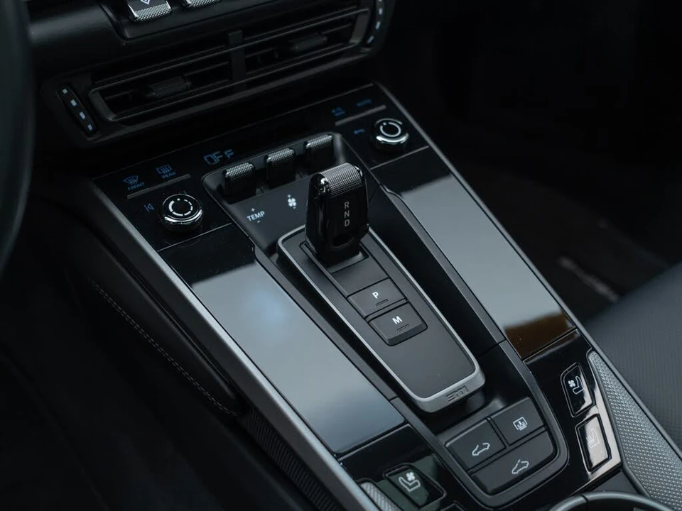 2024 Porsche 992 Carrera 4S - Image 27 of 31