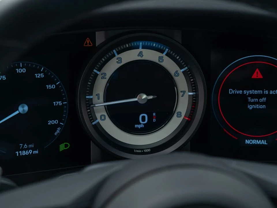 2024 Porsche 992 Carrera 4S - Image 24 of 31