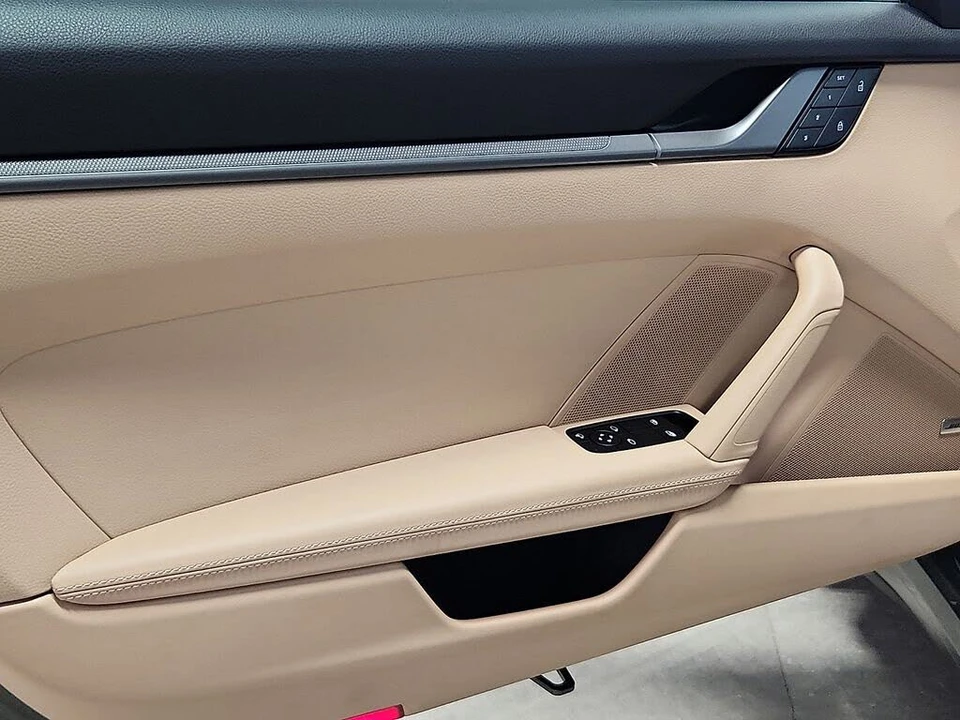 2024 Porsche 992 Carrera 4S - Image 11 of 31