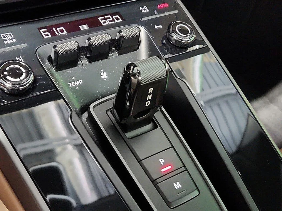2024 Porsche 992 Carrera 4S - Image 12 of 31