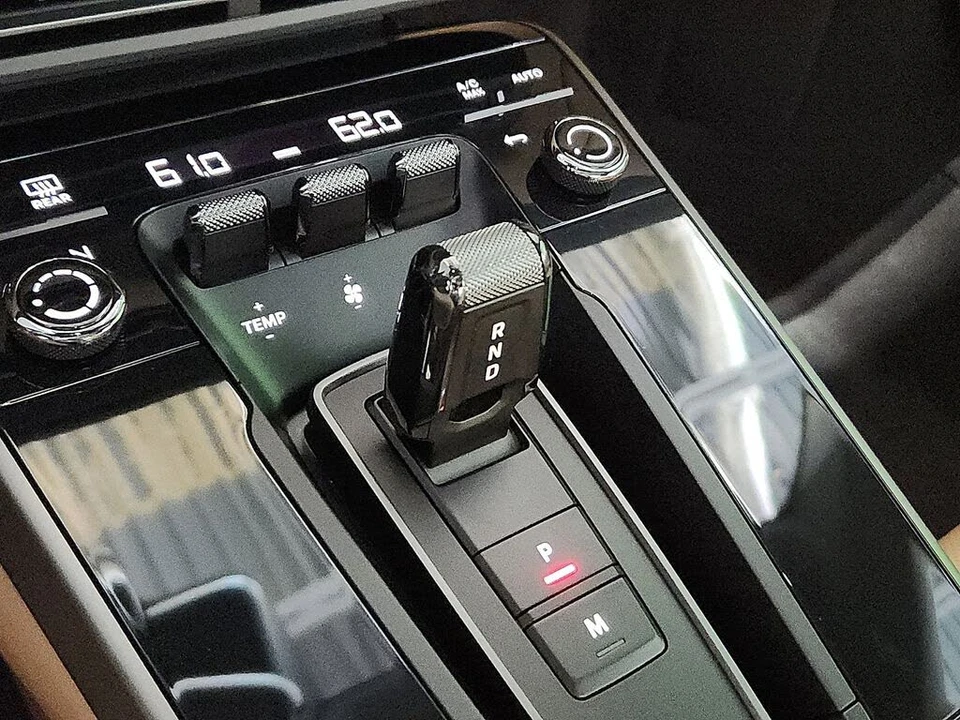 2024 Porsche 992 Carrera 4S - Image 14 of 31