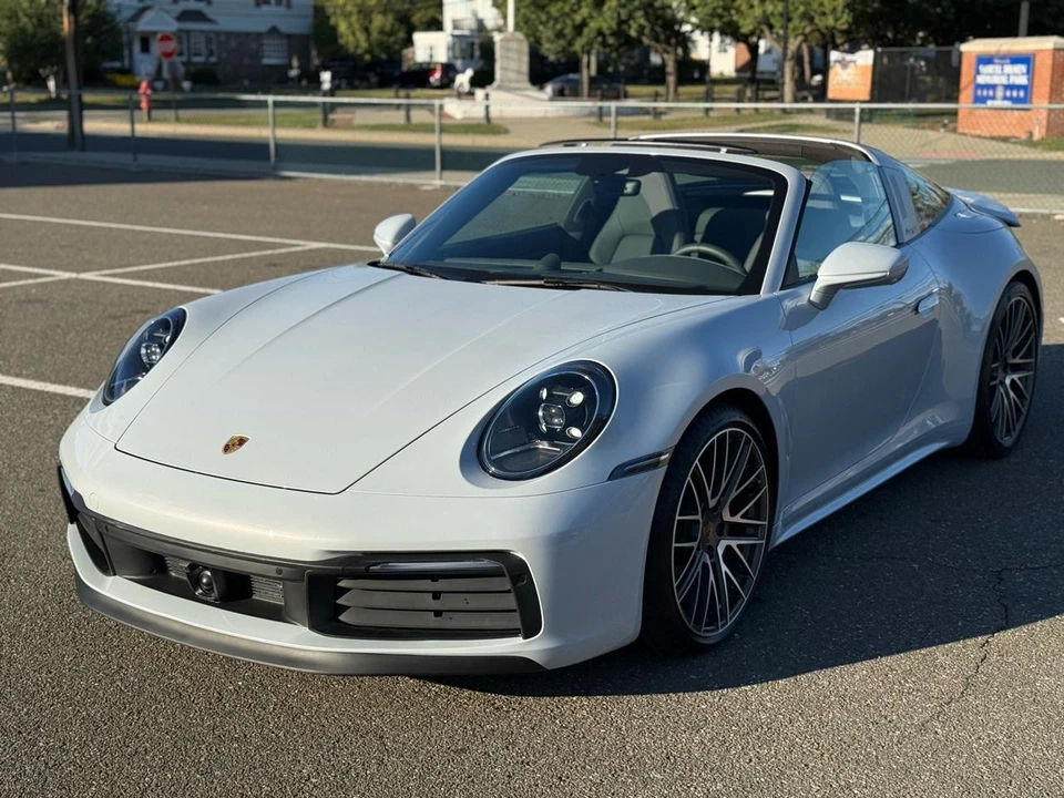 2024 Porsche 992 Carrera 4S - Image 16 of 31