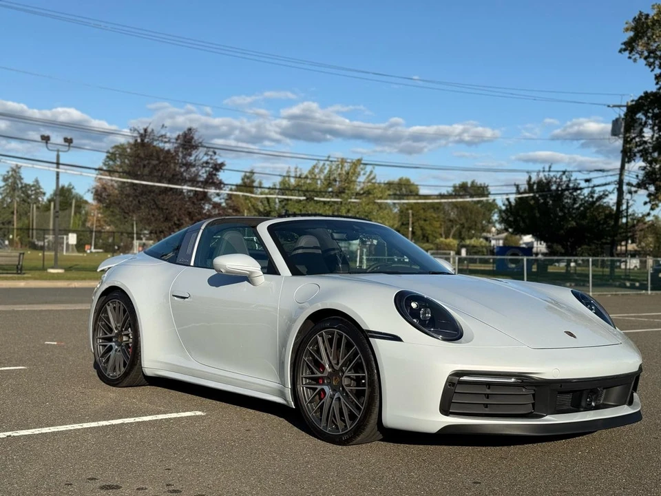2024 Porsche 992 Carrera 4S - Image 14 of 31