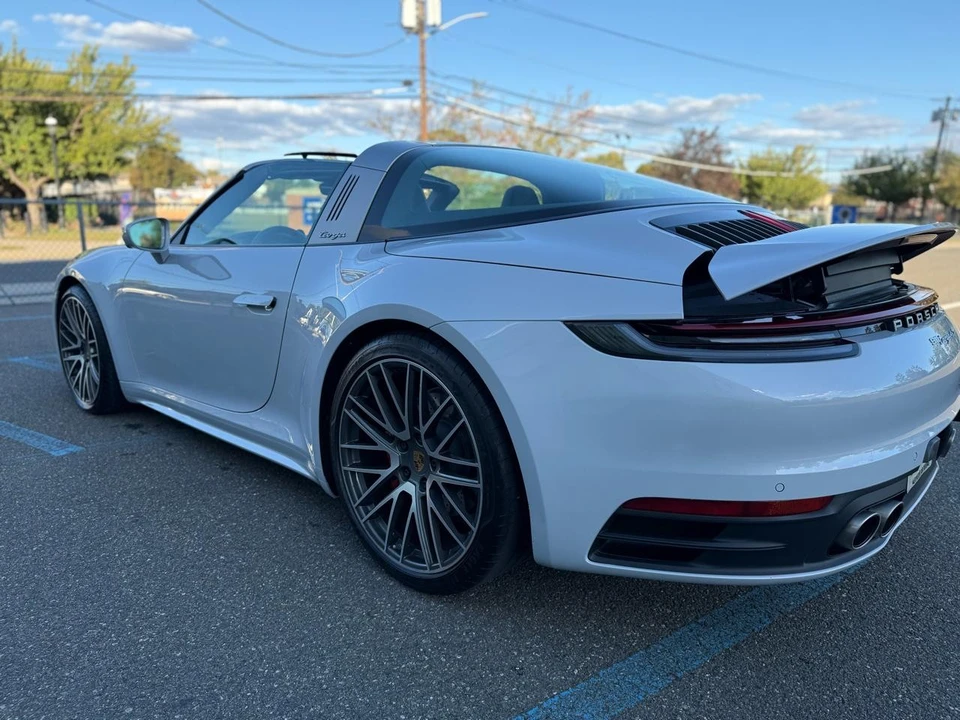 2024 Porsche 992 Carrera 4S - Image 19 of 31