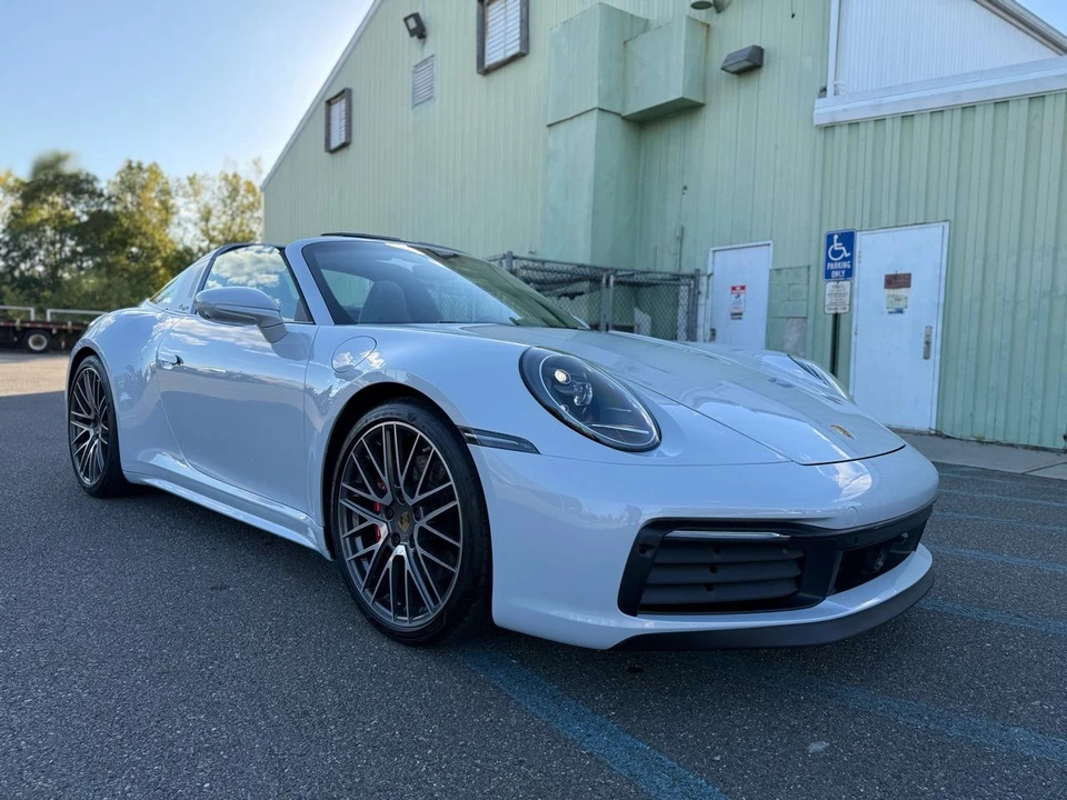 2024 Porsche 992 Carrera 4S - Image 17 of 31