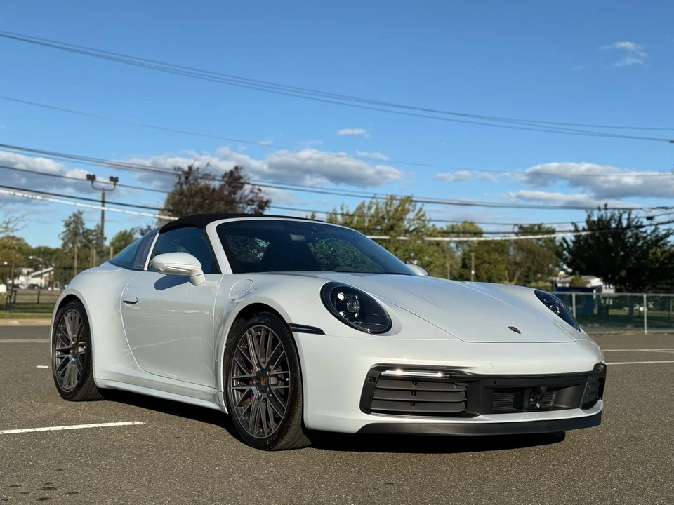2024 Porsche 992 Carrera 4S - Image 25 of 31