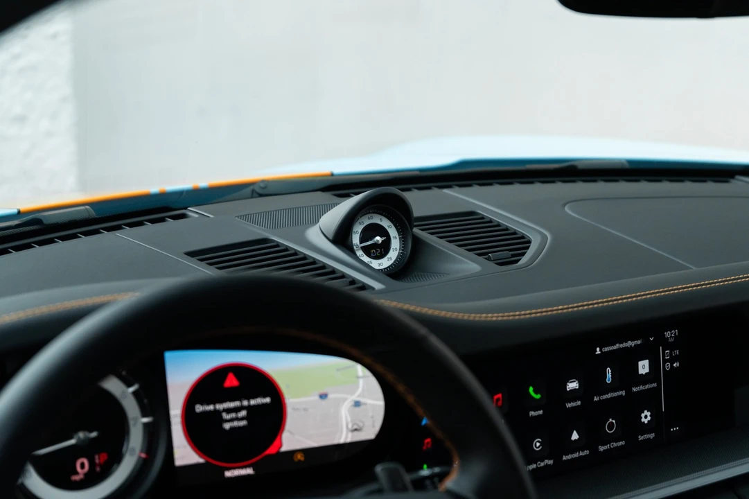 2024 Porsche 992 Carrera 4S - Image 24 of 31