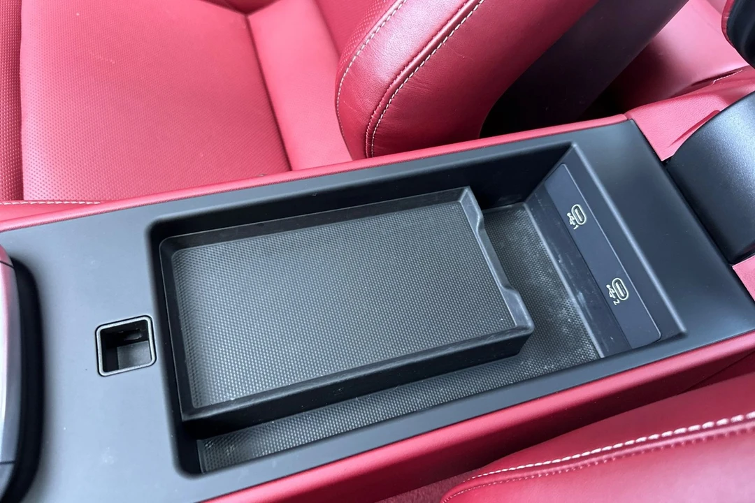 2024 Porsche - Image 26 of 31