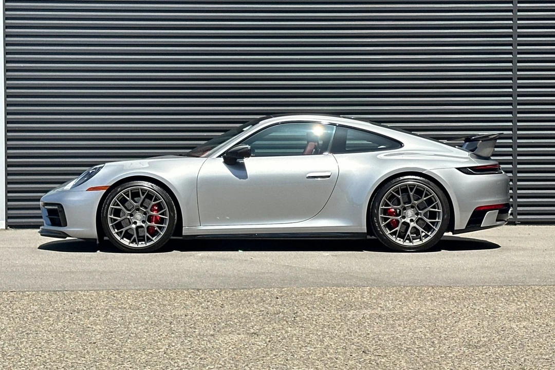 2024 Porsche - Image 2 of 31