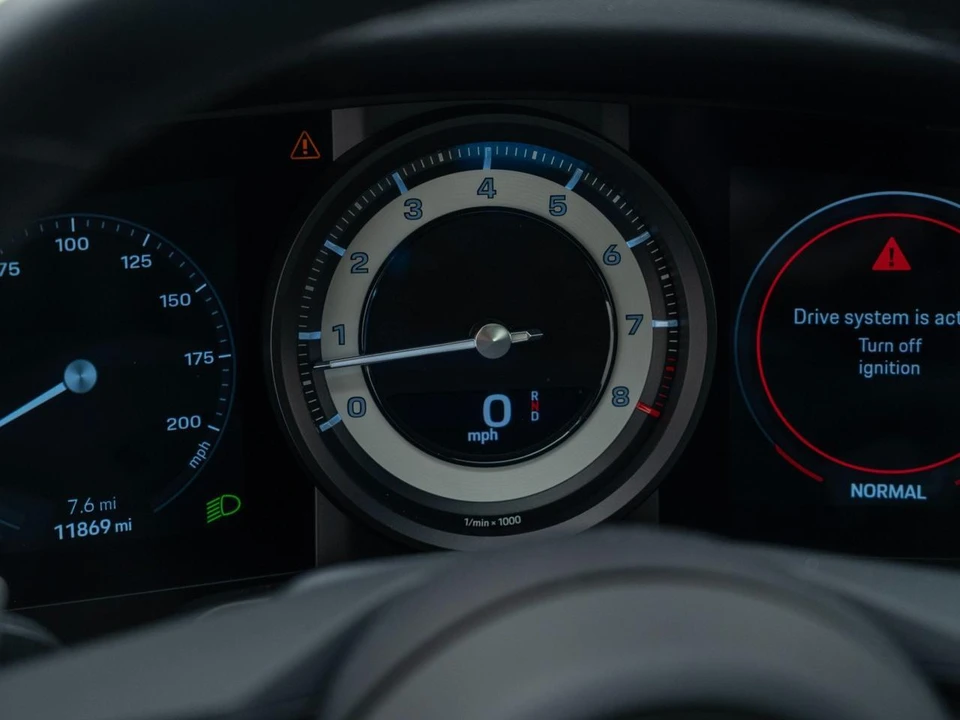 2024 Porsche 992 Carrera 4S - Image 25 of 31