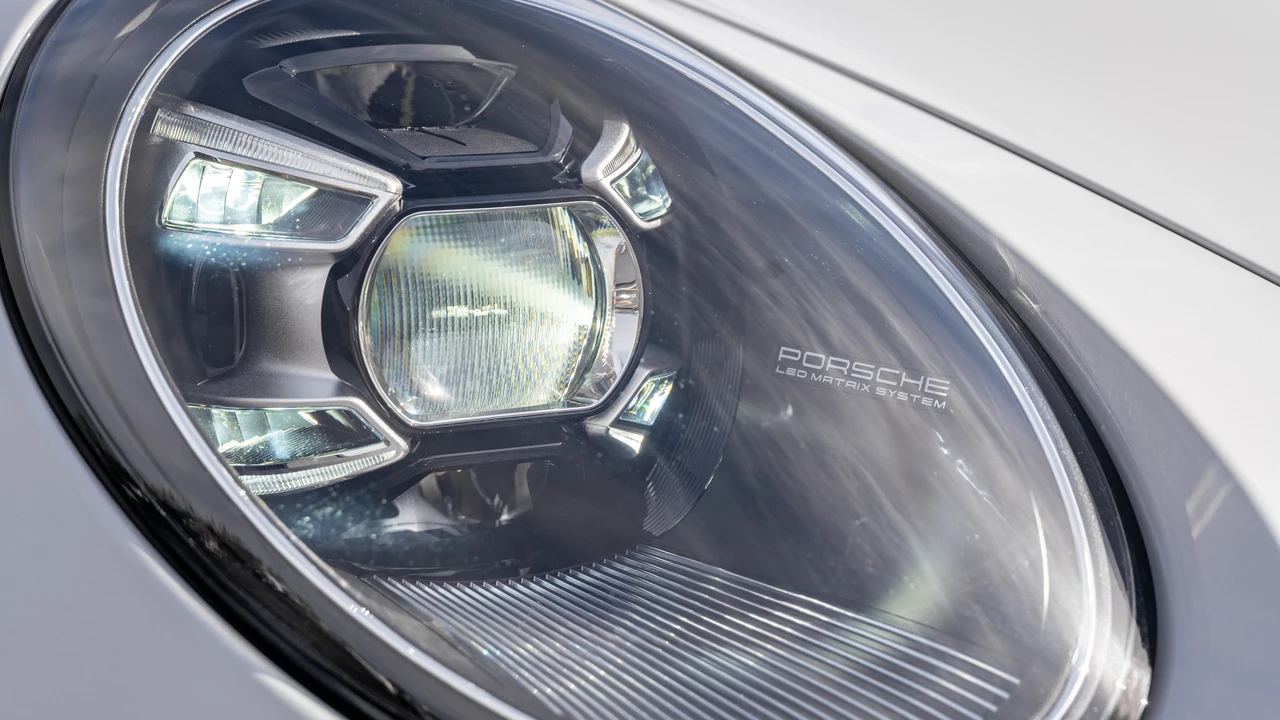 2024 Porsche 992 Carrera 4S - Image 27 of 31