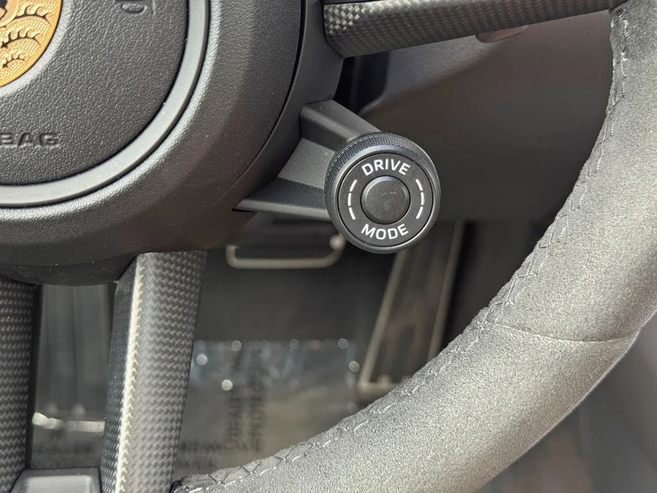 2024 Porsche 992 Carrera - Image 22 of 31