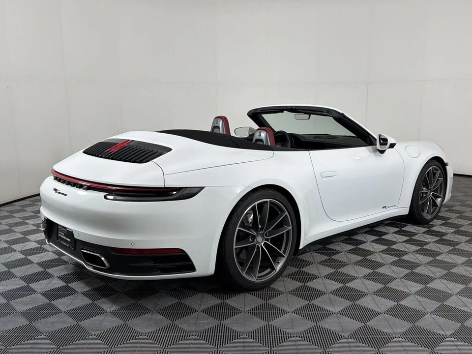 2024 Porsche 992 Carrera - Image 9 of 30