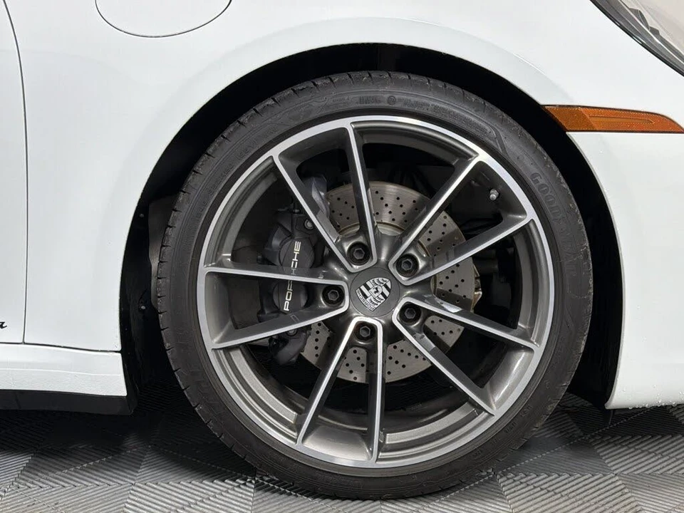 2024 Porsche 992 Carrera - Image 13 of 30