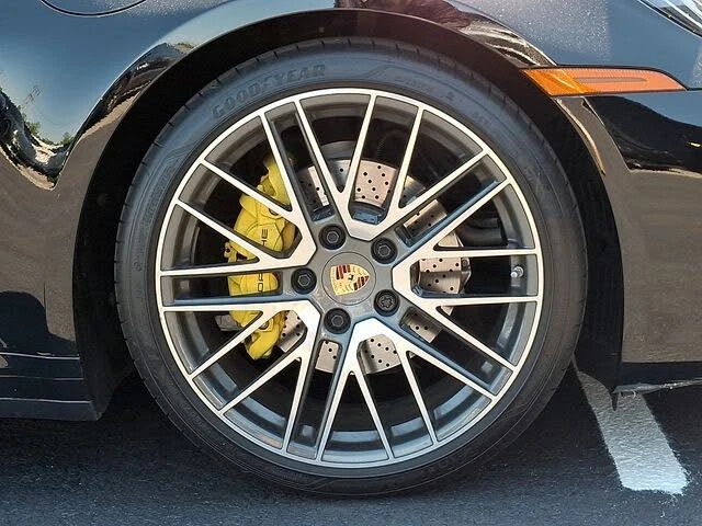 2024 Porsche 992 Carrera - Image 12 of 31