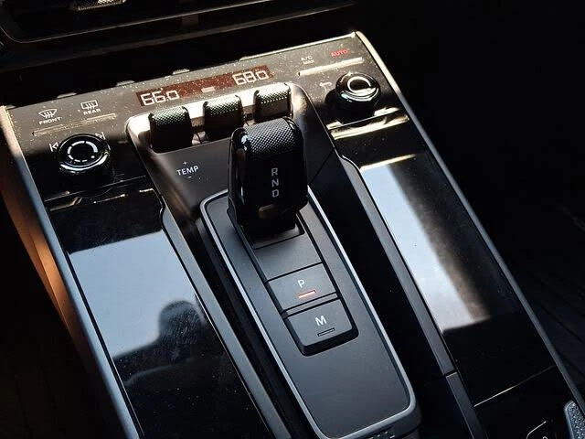 2024 Porsche 992 Carrera - Image 19 of 31