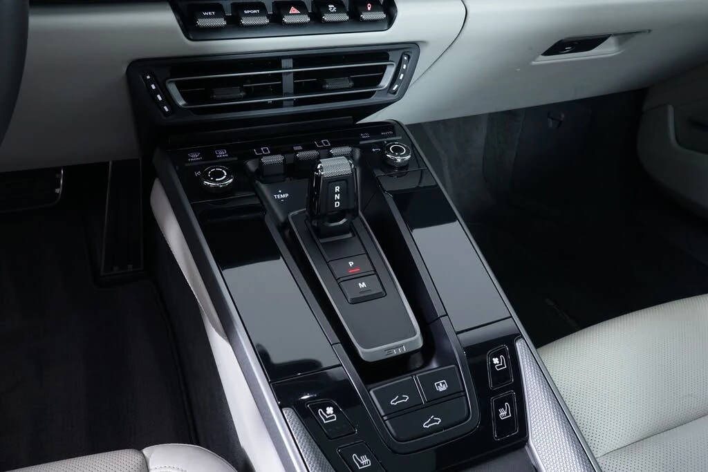 2024 Porsche 992 Carrera - Image 24 of 30
