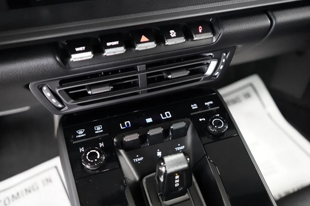 2024 Porsche 992 Carrera - Image 19 of 26