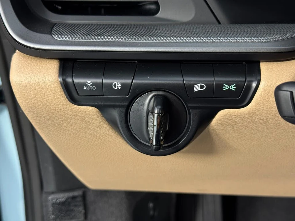 2024 Porsche 992 Carrera - Image 17 of 31