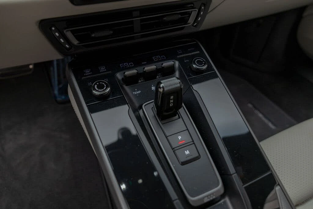 2024 Porsche 992 Carrera - Image 28 of 31