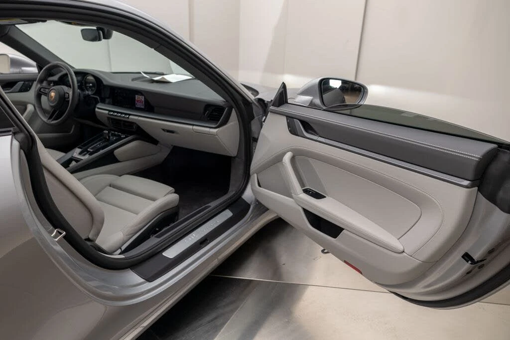 2024 Porsche 992 Carrera - Image 18 of 31