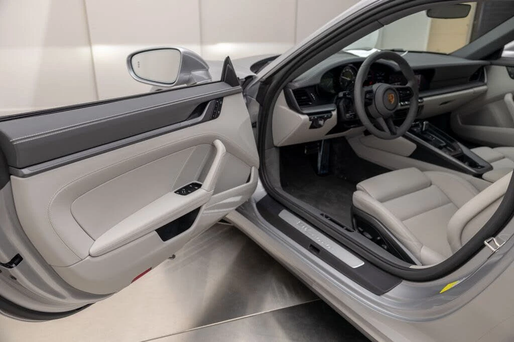 2024 Porsche 992 Carrera - Image 13 of 31