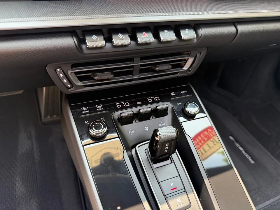 2024 Porsche 992 Carrera - Image 17 of 31