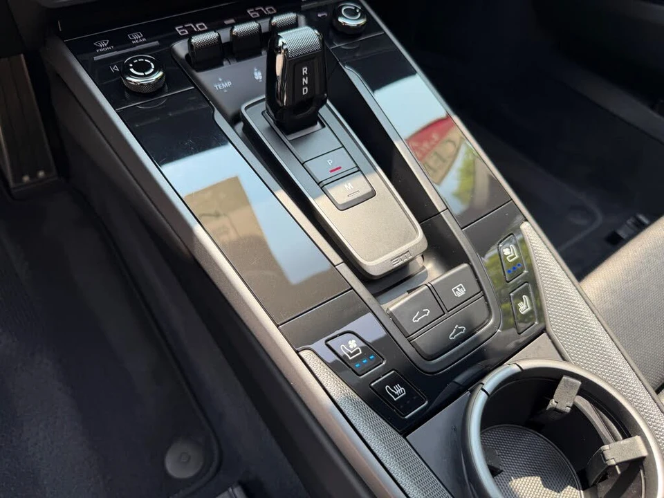 2024 Porsche 992 Carrera - Image 18 of 31