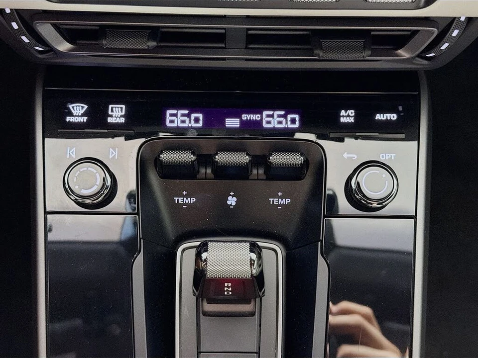 2024 Porsche 992 Carrera - Image 18 of 31