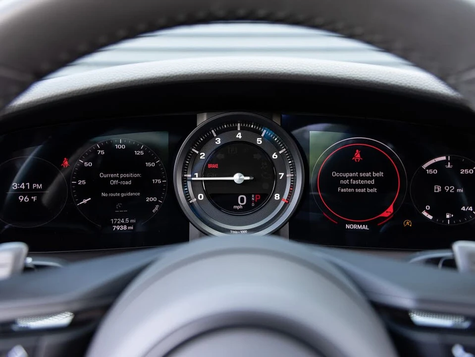 2024 Porsche 992 Carrera - Image 13 of 31