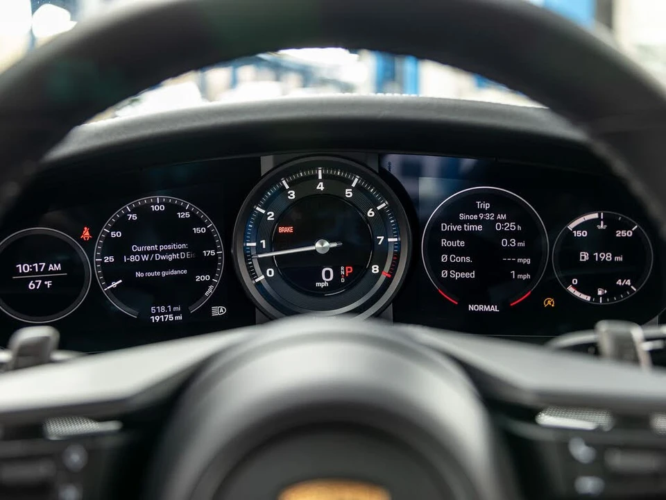 2024 Porsche 992 Carrera - Image 26 of 31
