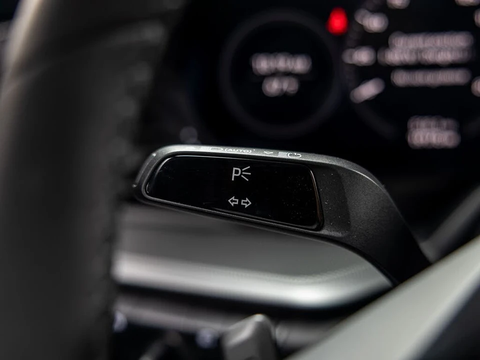 2024 Porsche 992 Carrera - Image 28 of 31