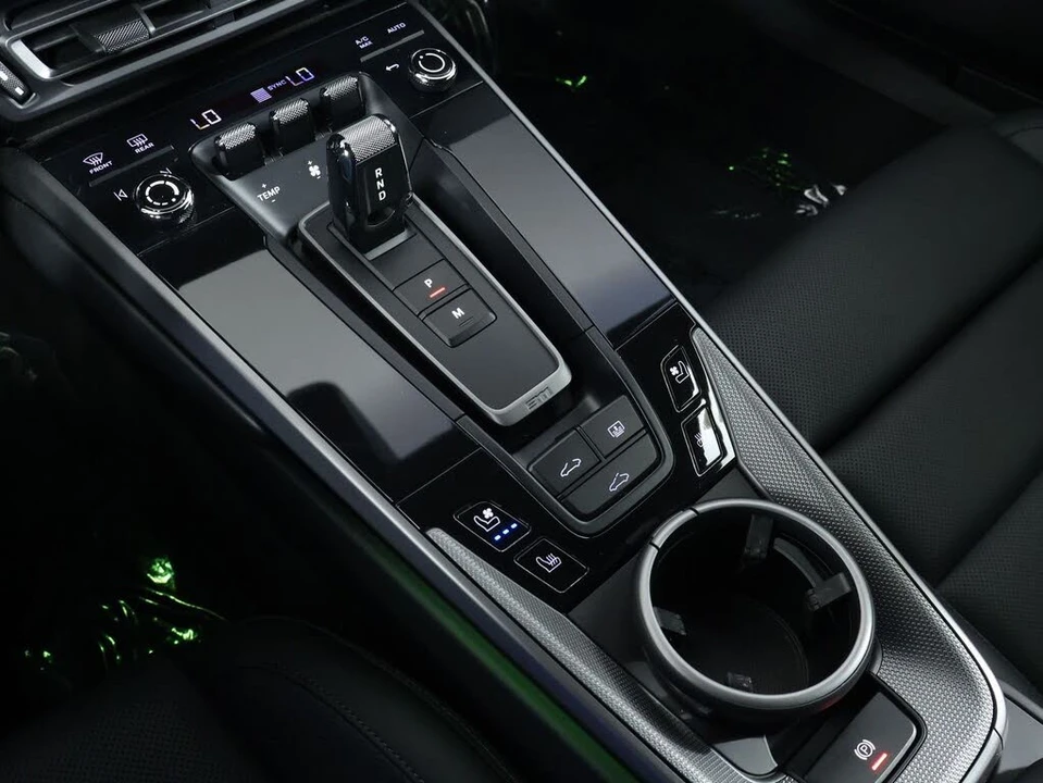 2024 Porsche 992 Carrera - Image 18 of 31