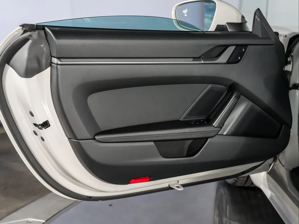 2024 Porsche 992 Carrera - Image 21 of 31