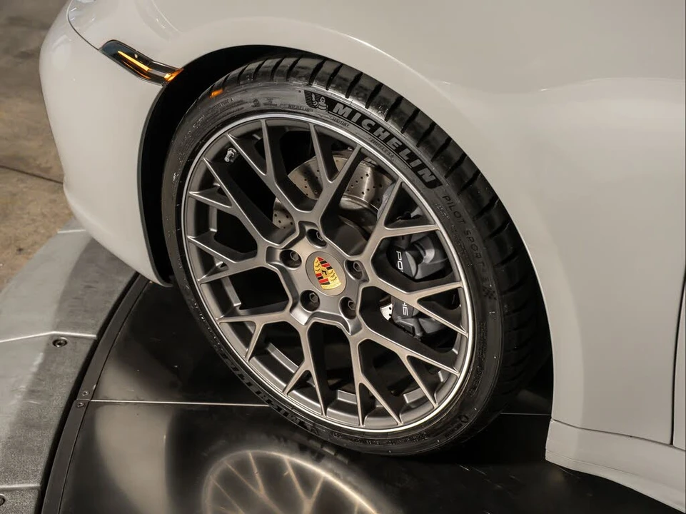 2024 Porsche 992 Carrera - Image 15 of 31