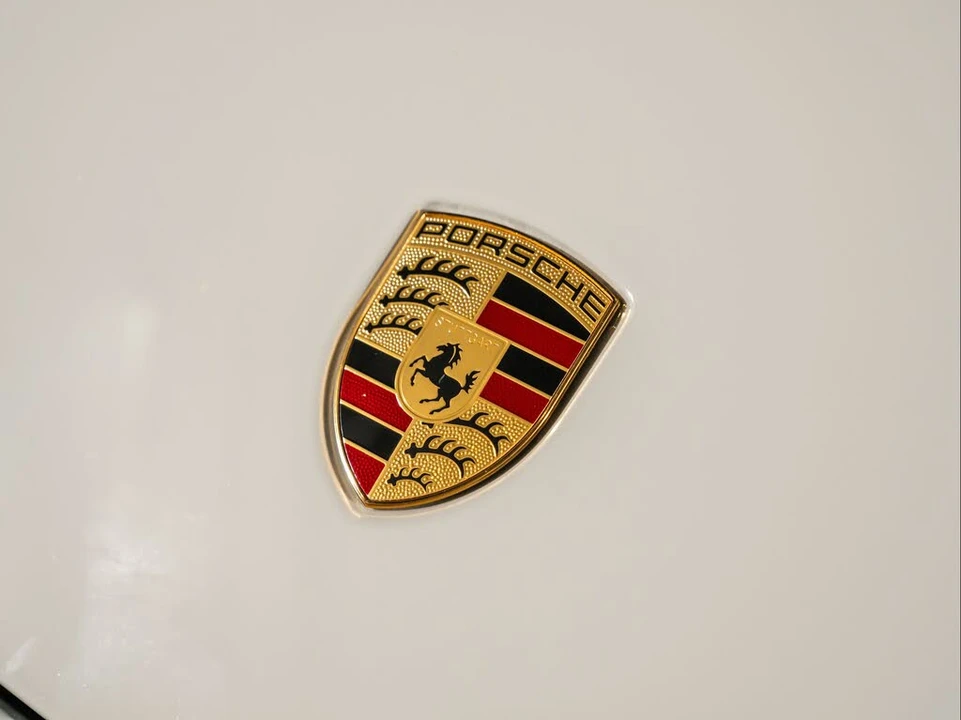 2024 Porsche 992 Carrera - Image 13 of 31
