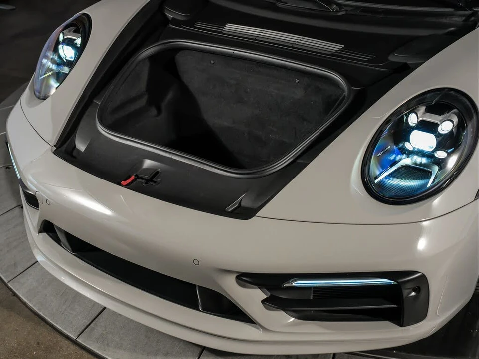 2024 Porsche 992 Carrera - Image 16 of 31