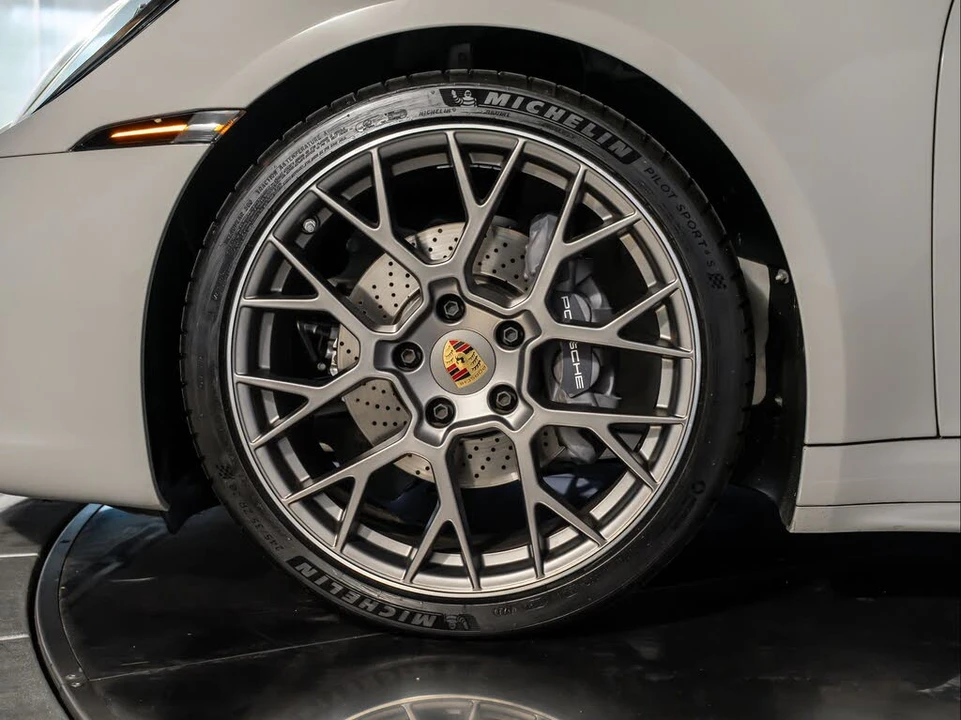2024 Porsche 992 Carrera - Image 14 of 31