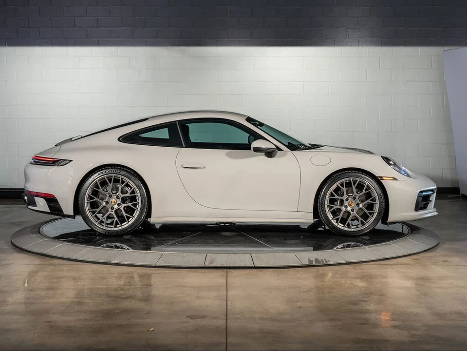 2024 Porsche 992 Carrera - Image 8 of 31