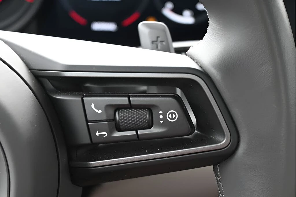 2024 Porsche 992 Carrera - Image 23 of 31