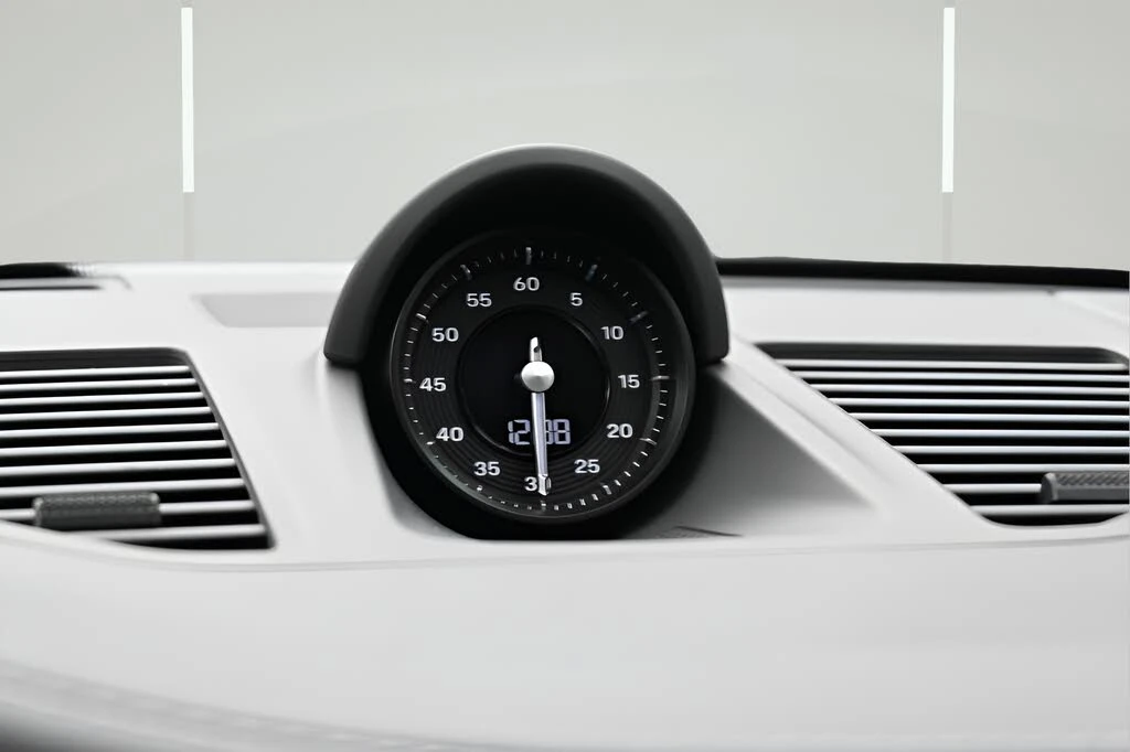 2024 Porsche 992 Carrera - Image 13 of 31